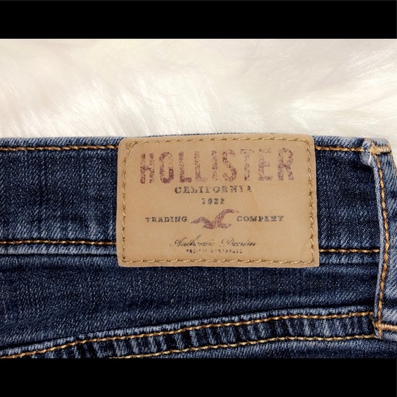 HOLLISTER Short Denim Shorts - Picture 3 of 3